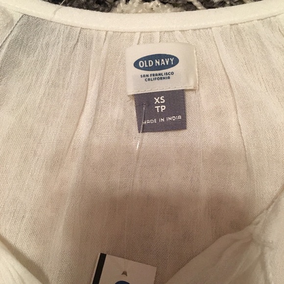 Old Navy top size XS, never worn! - Picture 2 of 3